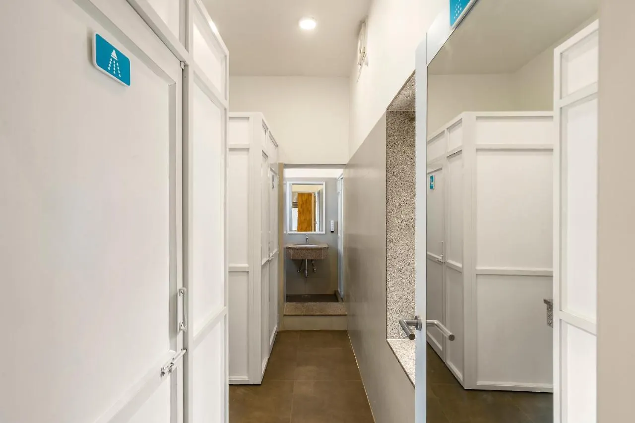 Hotel Bedzzz Varanasi By Leisure Hotels, 1 Km From Dashwasamedh Ghat